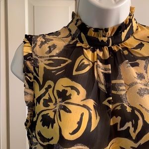 Sleeveless top like new